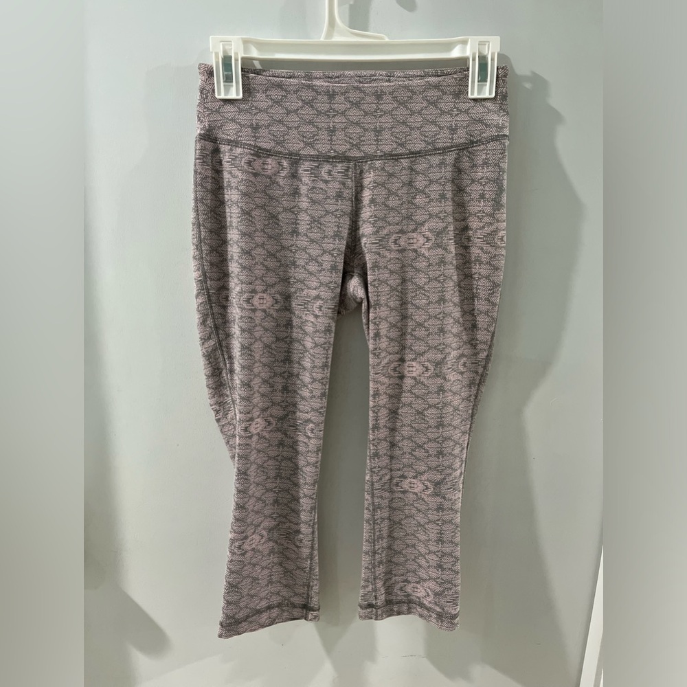 Reebok Pink & Gray Patterned Cropped Leggings, size small